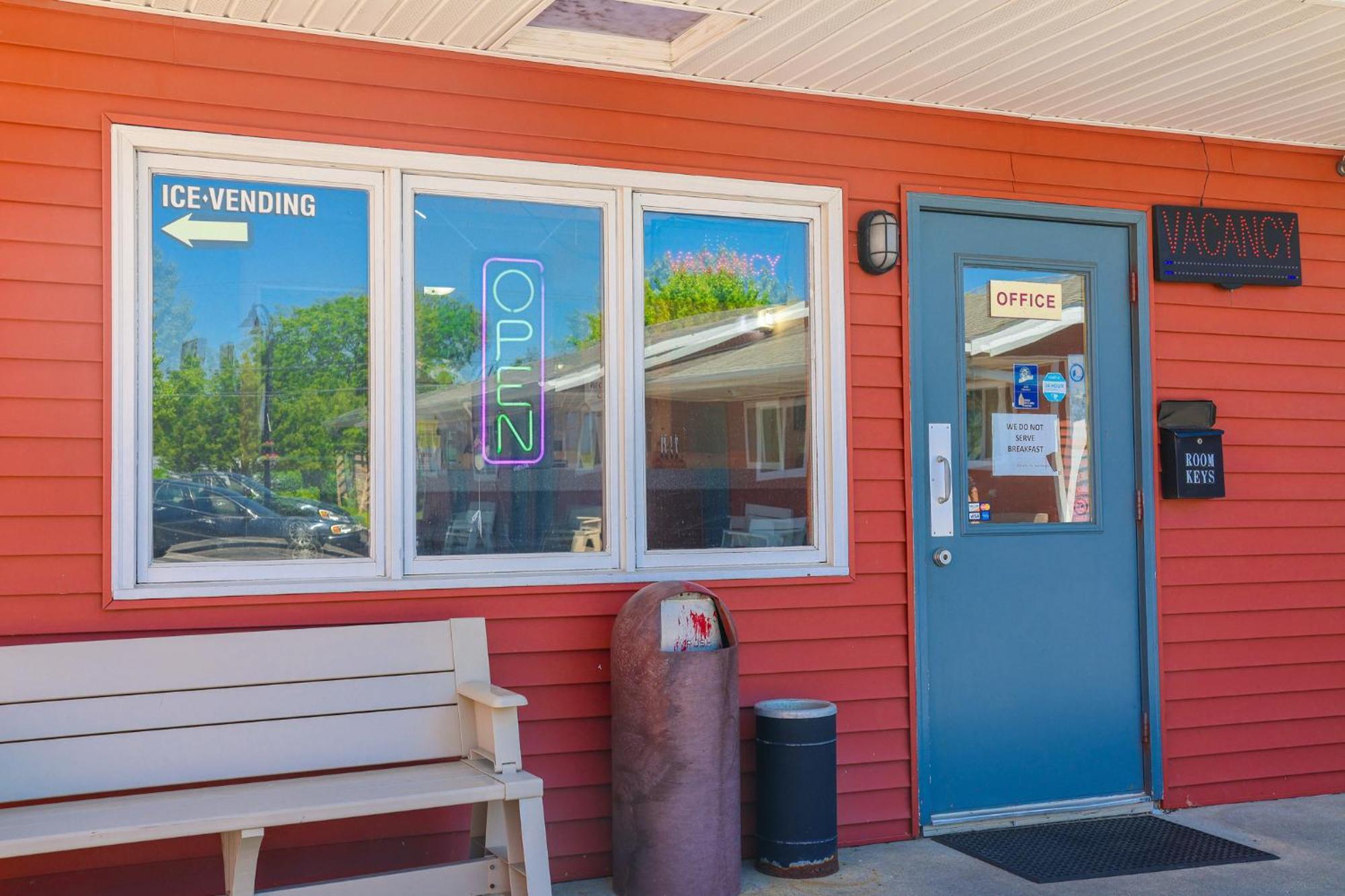 Chippewa Motel Mount Pleasant Exterior foto